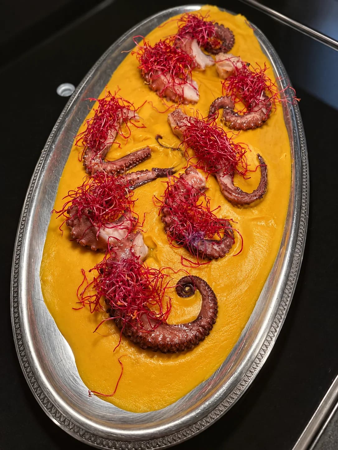 Poulpe et purée dorée